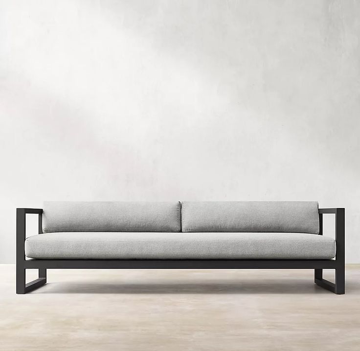 Muebles de estructura metálica con cojines tapizados